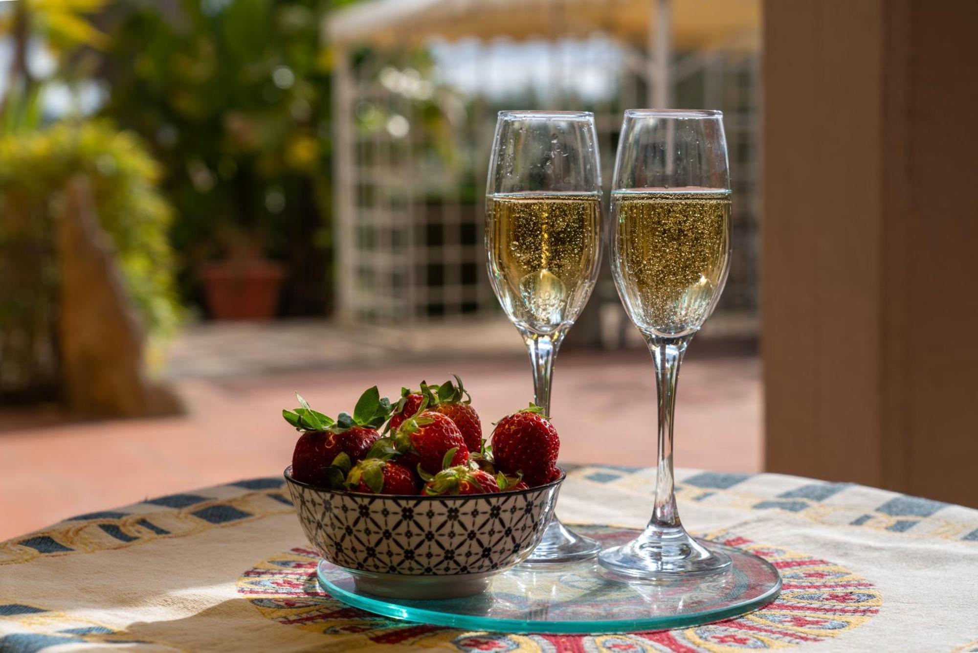 Donna Caterina House, Holiday Villa Pietraperzia Bagian luar foto