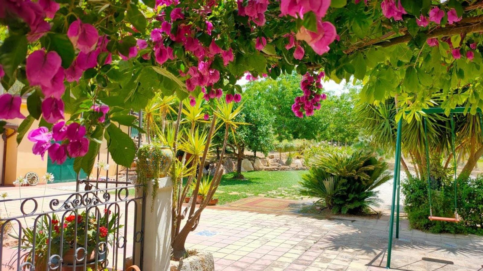 Donna Caterina House, Holiday Villa Pietraperzia Bagian luar foto